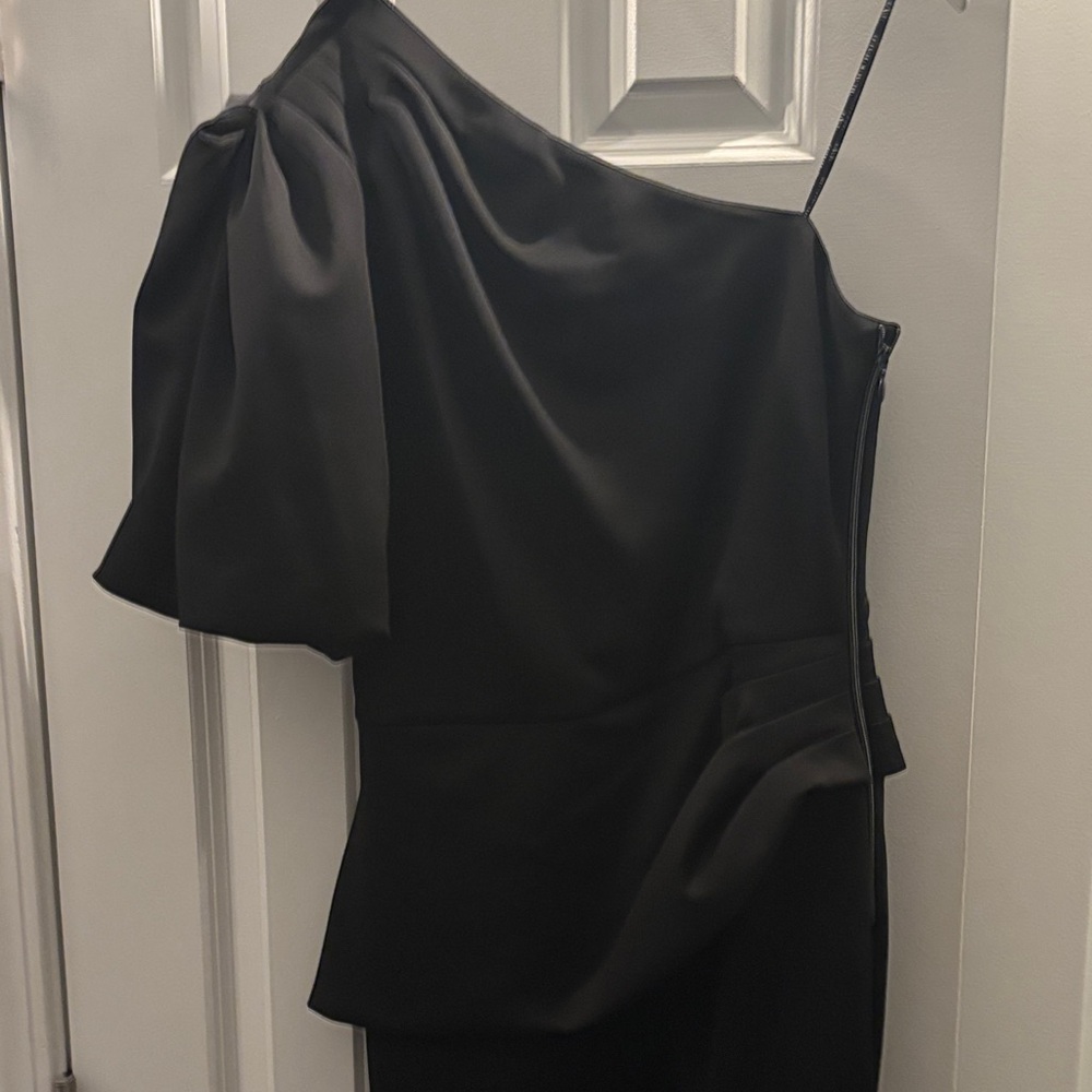 Black Halo Chic One-Shoulder Black jumpsuit